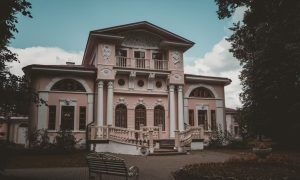 Best Luxury House For Rent In New Delhi.jpg